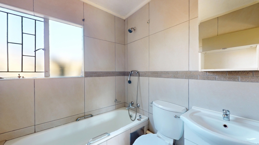 2 Bedroom Property for Sale in Lakefield Gauteng
