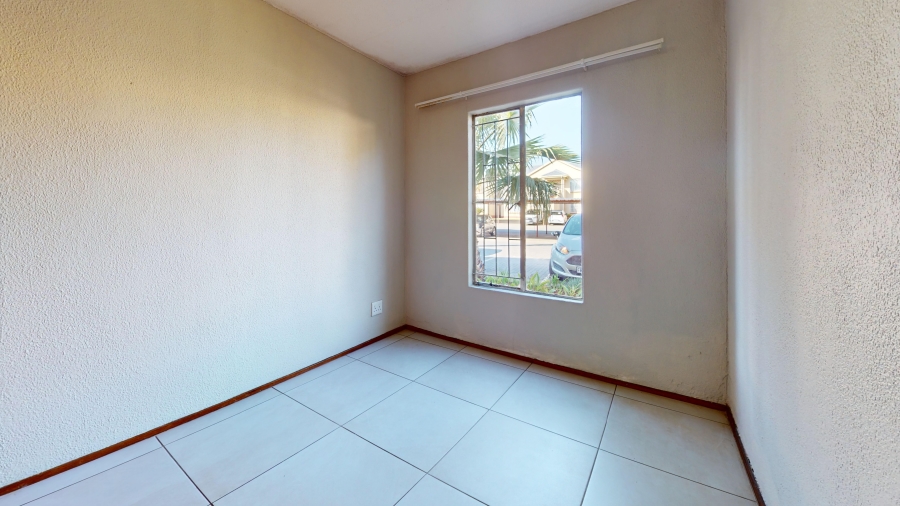 2 Bedroom Property for Sale in Lakefield Gauteng