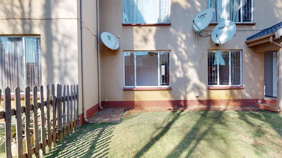 2 Bedroom Property for Sale in Lakefield Gauteng