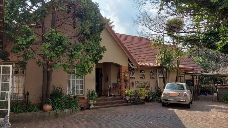 5 Bedroom Property for Sale in Selcourt Gauteng