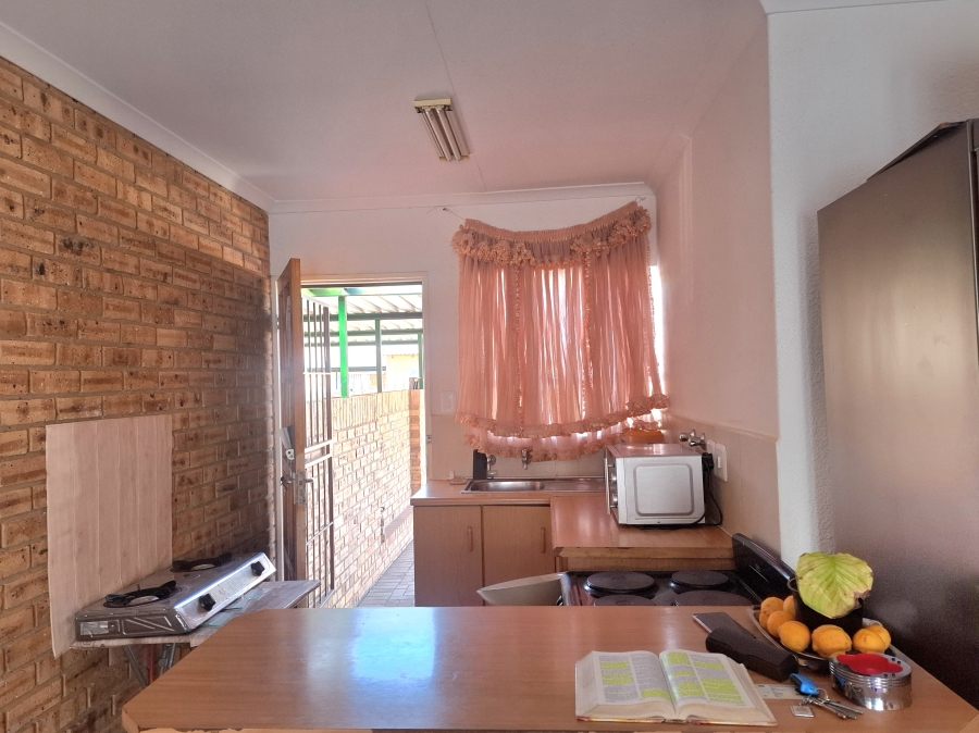 2 Bedroom Property for Sale in Finsbury Gauteng