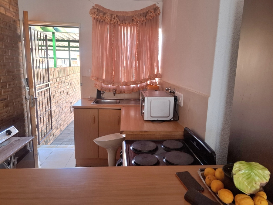 2 Bedroom Property for Sale in Finsbury Gauteng