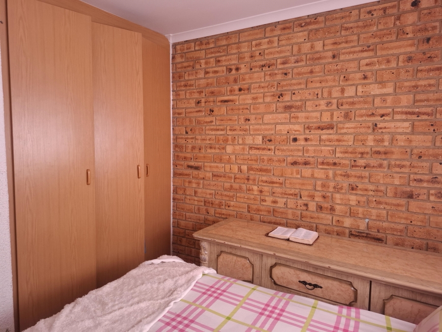 2 Bedroom Property for Sale in Finsbury Gauteng