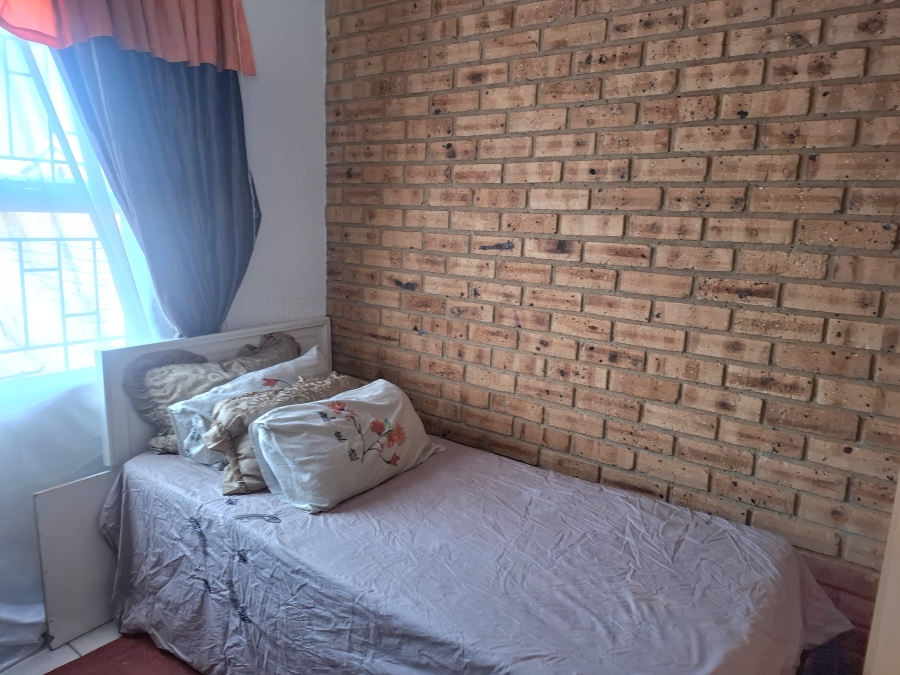 2 Bedroom Property for Sale in Finsbury Gauteng