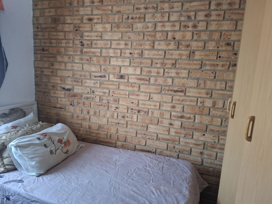 2 Bedroom Property for Sale in Finsbury Gauteng