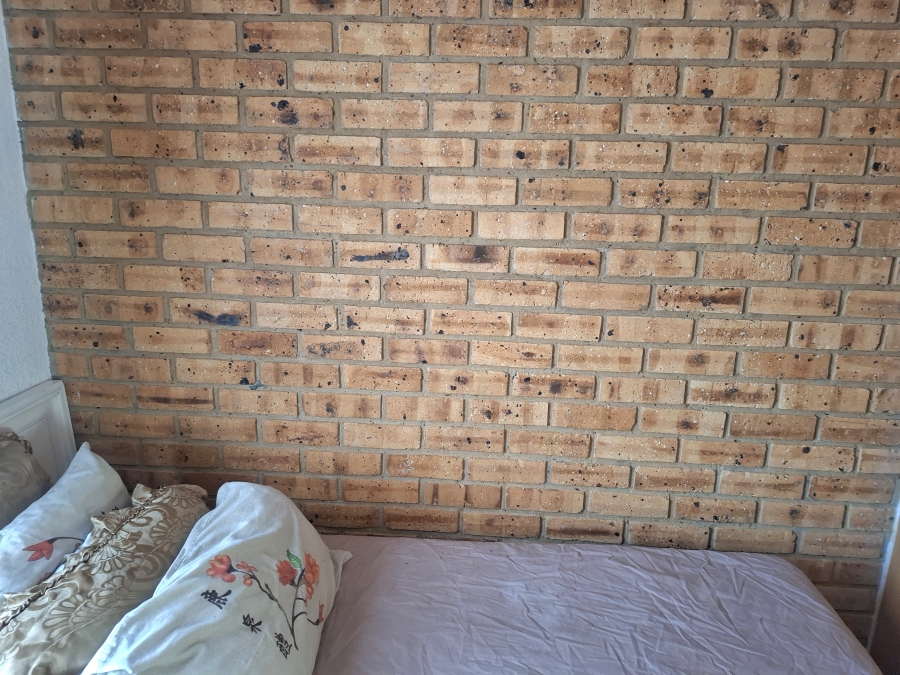 2 Bedroom Property for Sale in Finsbury Gauteng