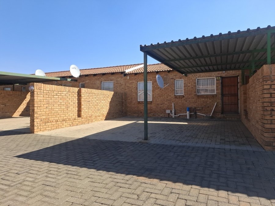 2 Bedroom Property for Sale in Finsbury Gauteng