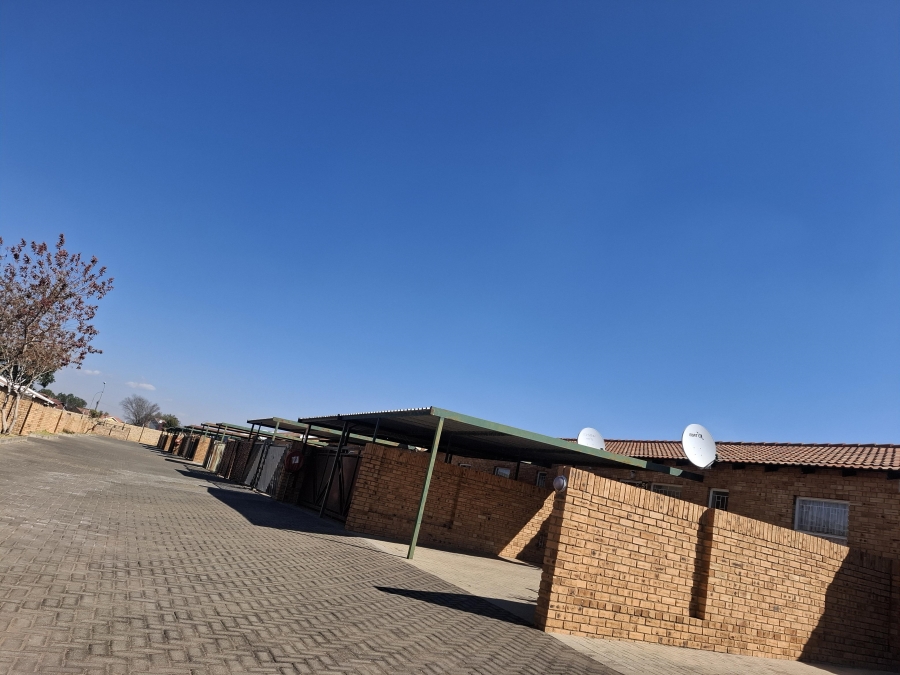 2 Bedroom Property for Sale in Finsbury Gauteng