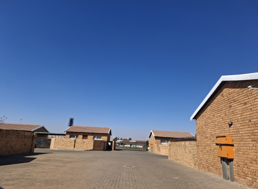 2 Bedroom Property for Sale in Finsbury Gauteng