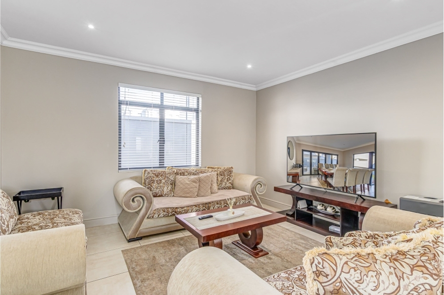 4 Bedroom Property for Sale in Broadacres Gauteng