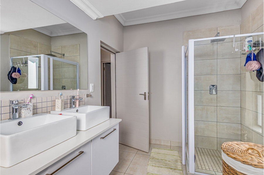 4 Bedroom Property for Sale in Broadacres Gauteng