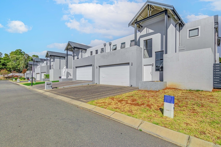 4 Bedroom Property for Sale in Broadacres Gauteng