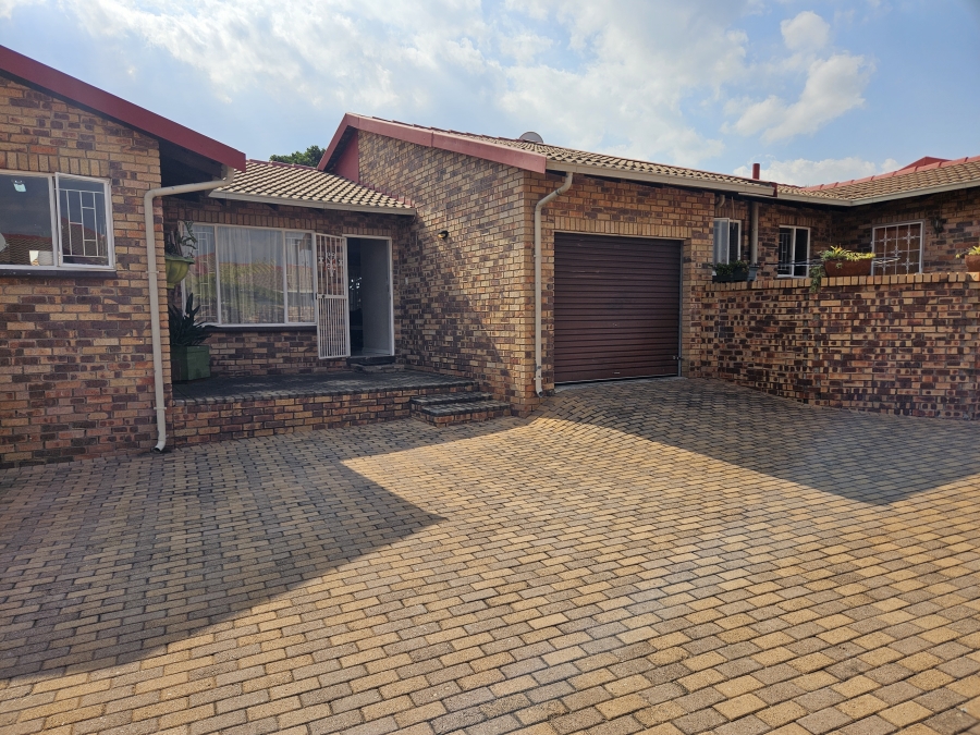 3 Bedroom Property for Sale in Rant En Dal Gauteng