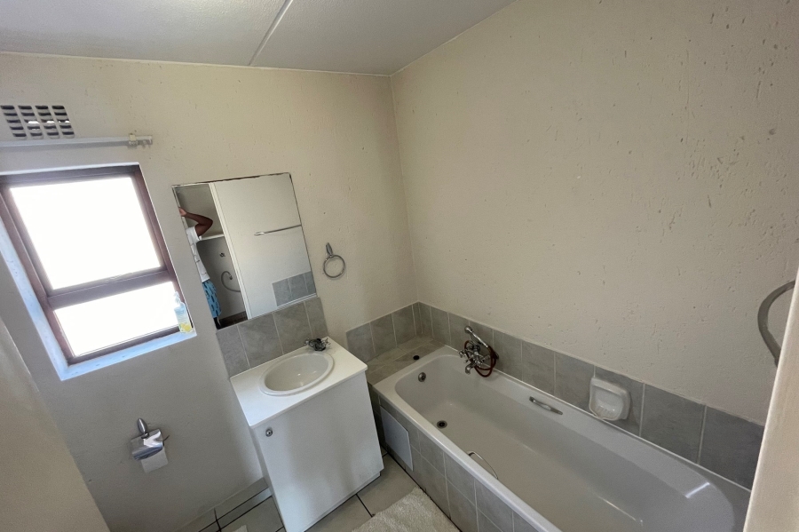 To Let 2 Bedroom Property for Rent in Ferndale Gauteng