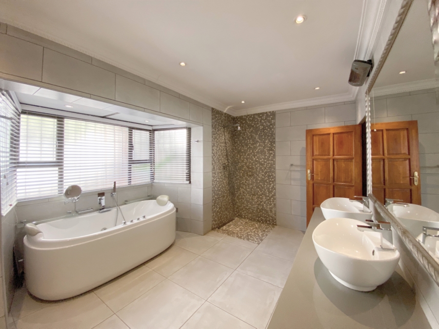 5 Bedroom Property for Sale in Bedfordview Gauteng