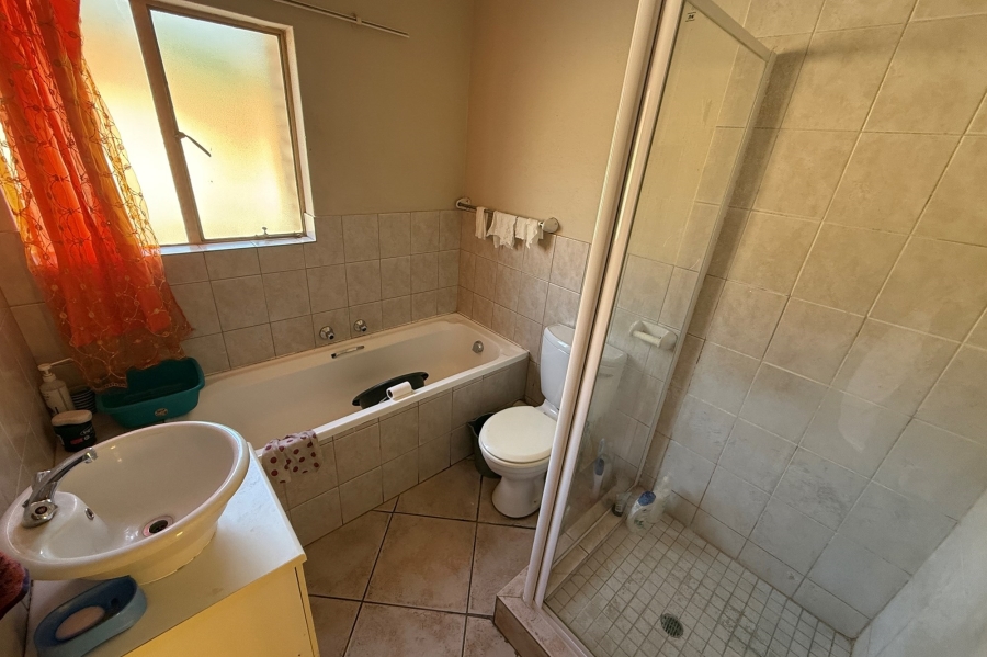 2 Bedroom Property for Sale in Greenhills Gauteng