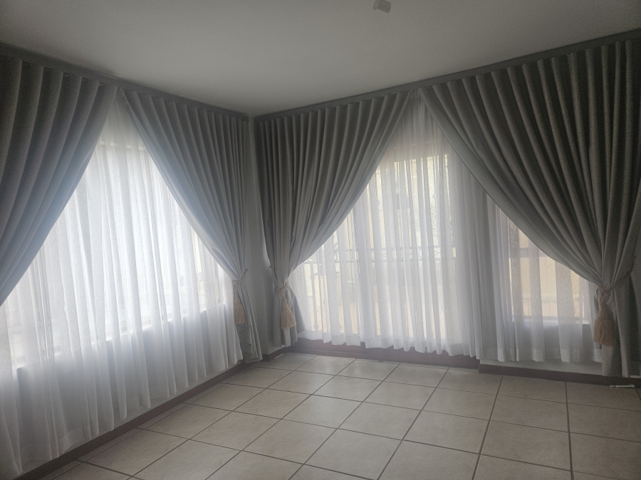 5 Bedroom Property for Sale in Eden Glen Gauteng