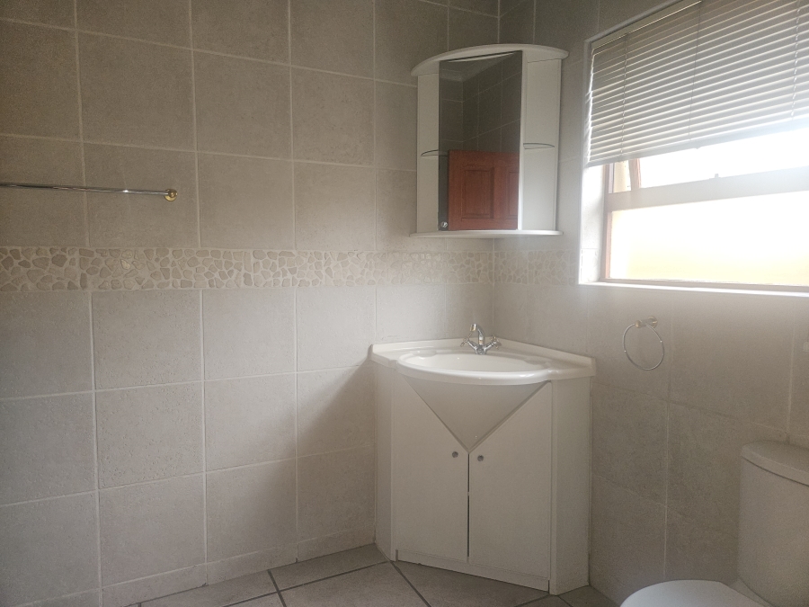 5 Bedroom Property for Sale in Eden Glen Gauteng