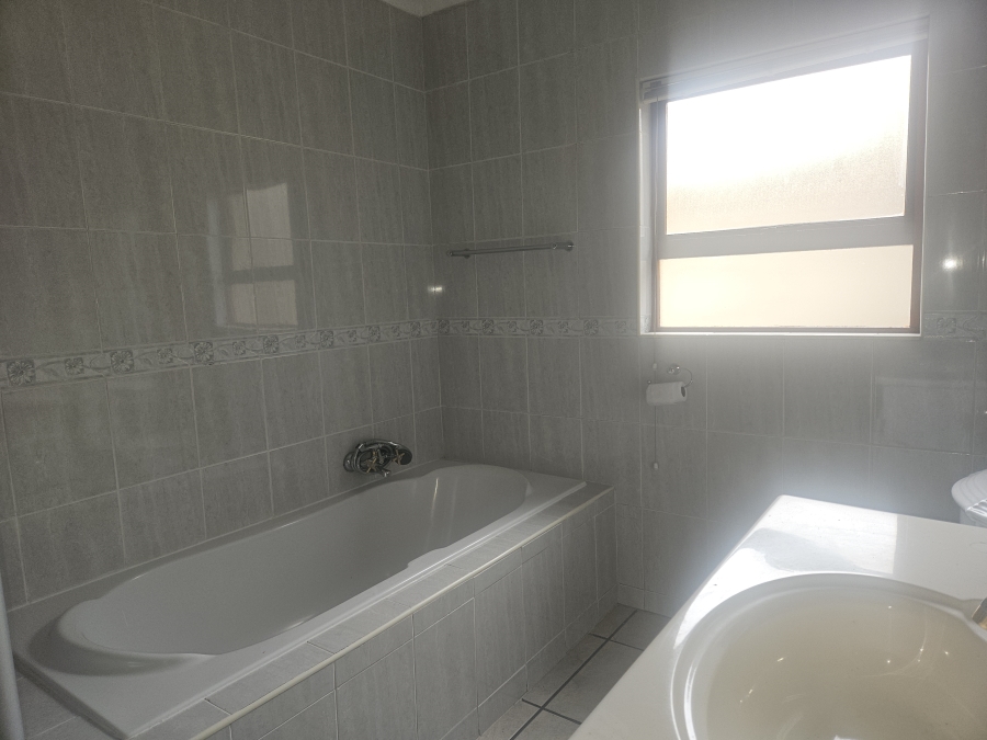 5 Bedroom Property for Sale in Eden Glen Gauteng