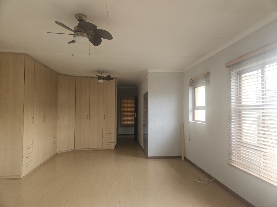 5 Bedroom Property for Sale in Eden Glen Gauteng
