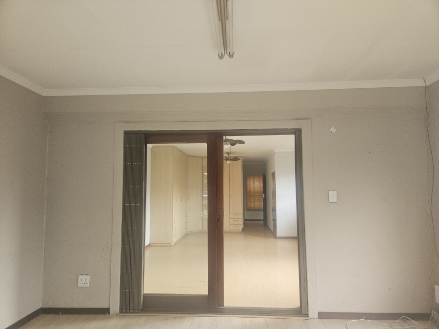 5 Bedroom Property for Sale in Eden Glen Gauteng