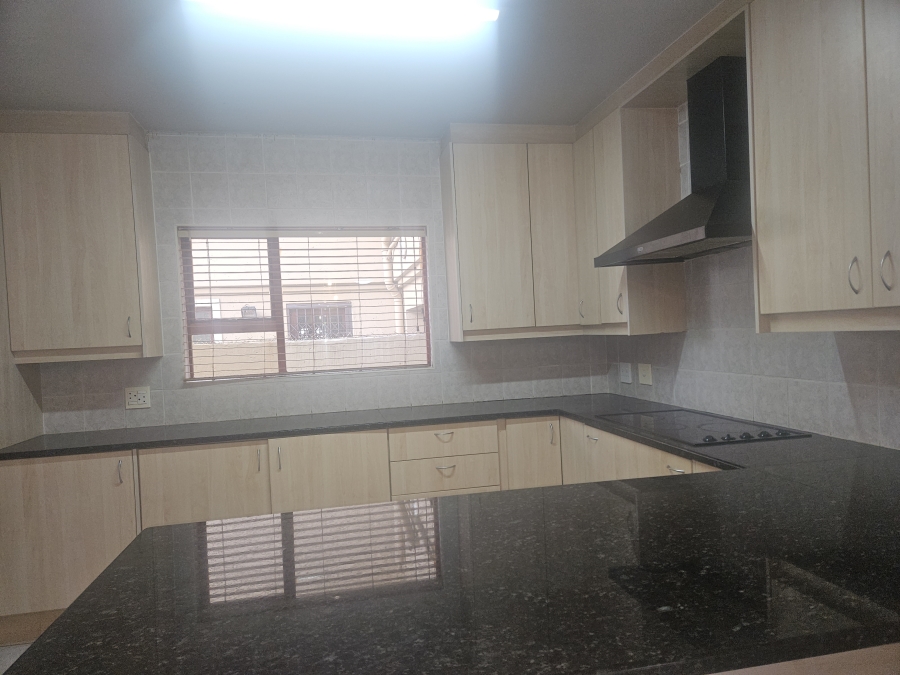 5 Bedroom Property for Sale in Eden Glen Gauteng