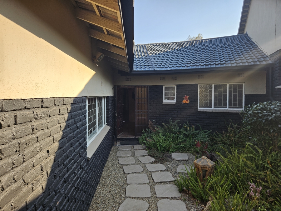 4 Bedroom Property for Sale in Breaunanda Gauteng