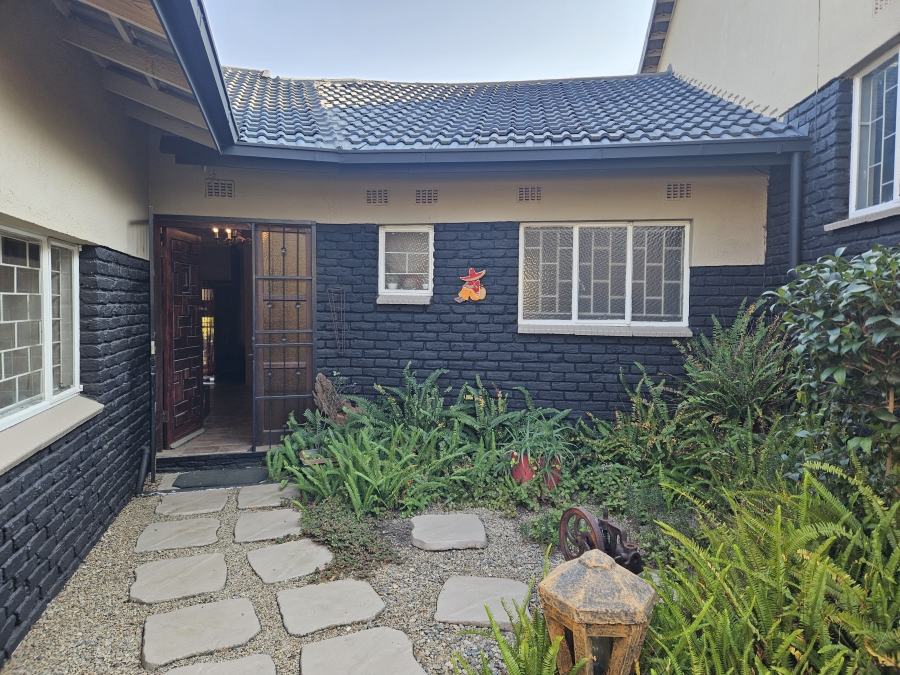 4 Bedroom Property for Sale in Breaunanda Gauteng