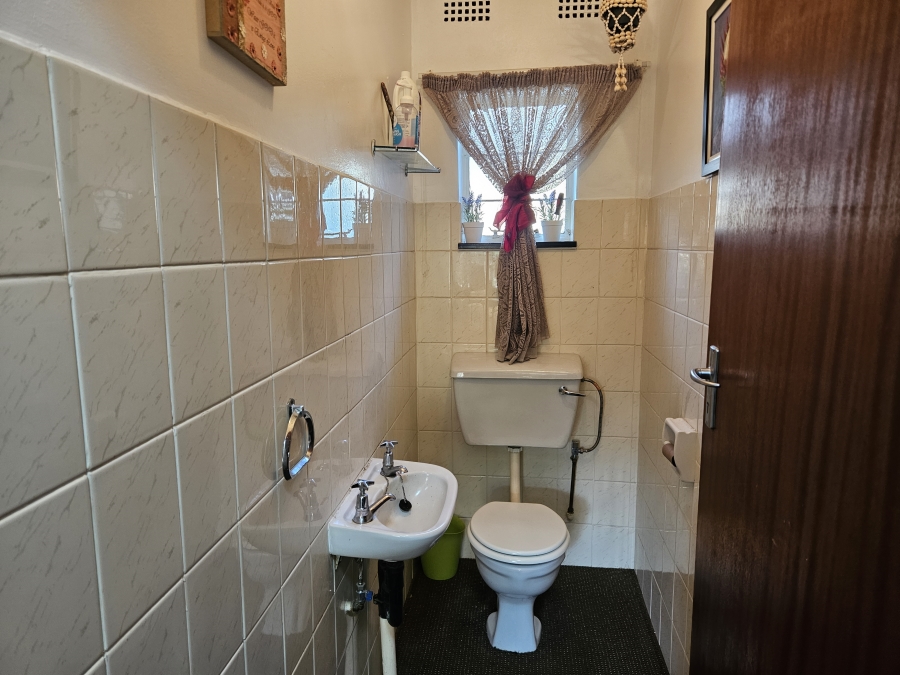 4 Bedroom Property for Sale in Breaunanda Gauteng