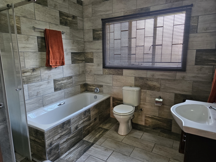 4 Bedroom Property for Sale in Breaunanda Gauteng