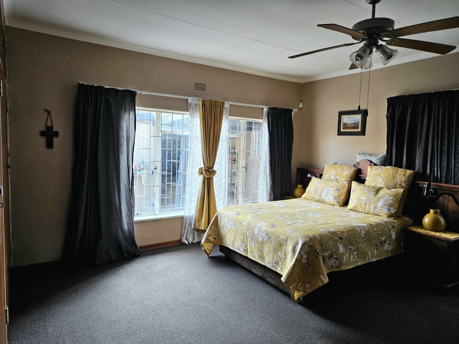 4 Bedroom Property for Sale in Breaunanda Gauteng