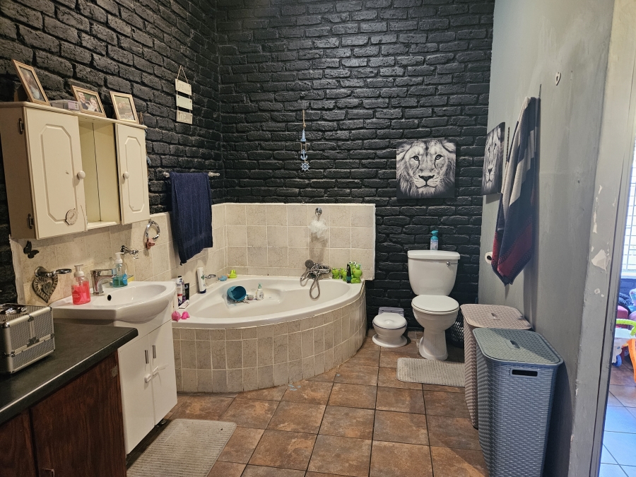 4 Bedroom Property for Sale in Breaunanda Gauteng