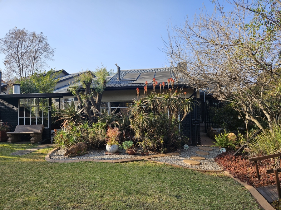 4 Bedroom Property for Sale in Breaunanda Gauteng