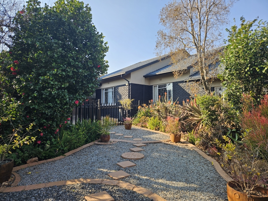 4 Bedroom Property for Sale in Breaunanda Gauteng
