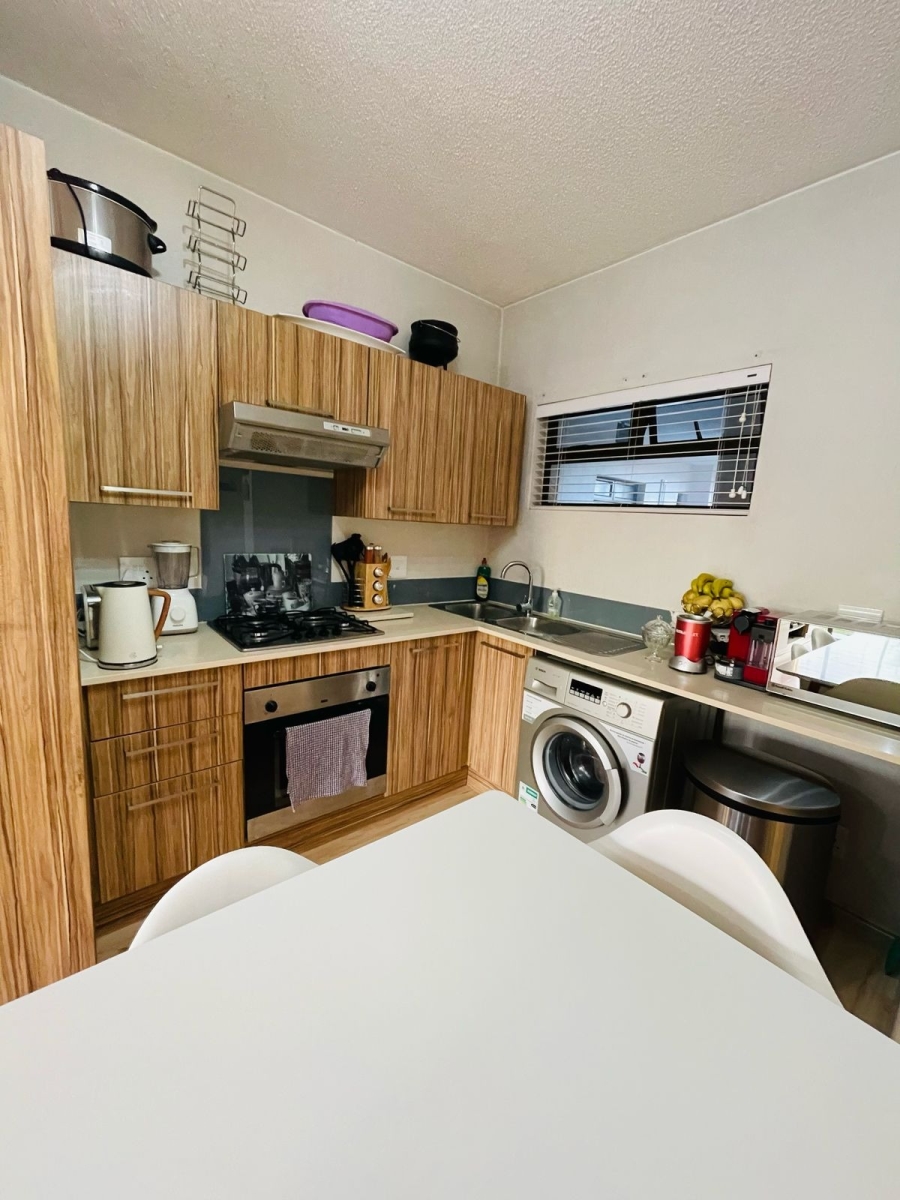 To Let 2 Bedroom Property for Rent in Beverley Gauteng