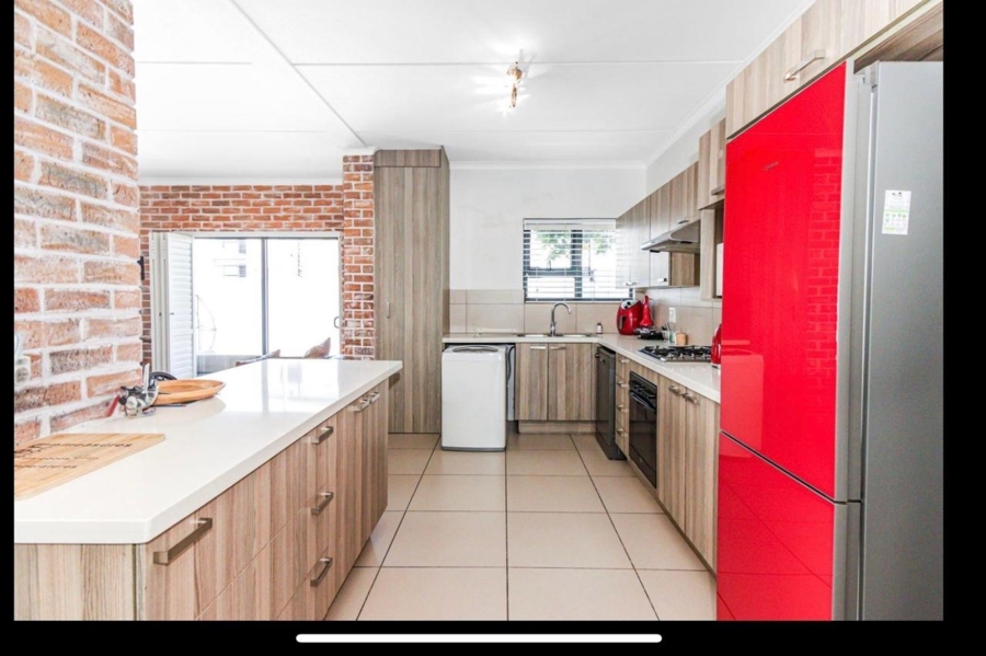 To Let 3 Bedroom Property for Rent in Broadacres Gauteng