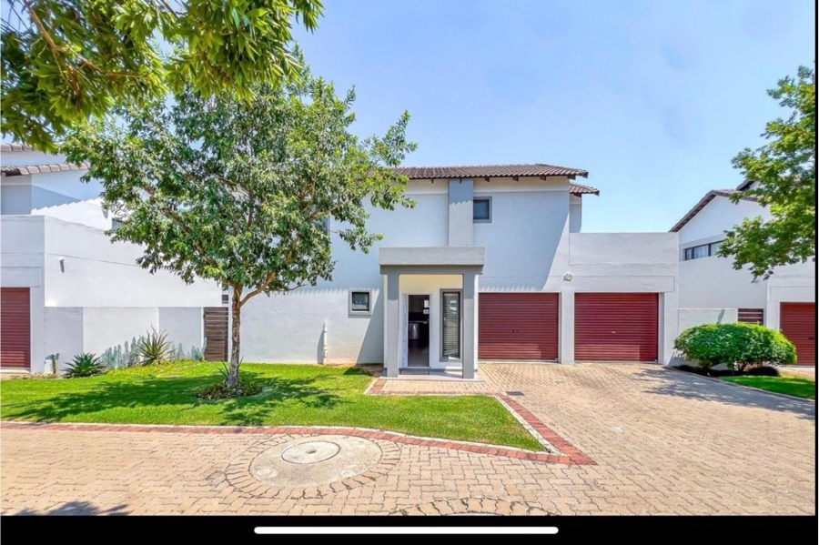 To Let 3 Bedroom Property for Rent in Broadacres Gauteng