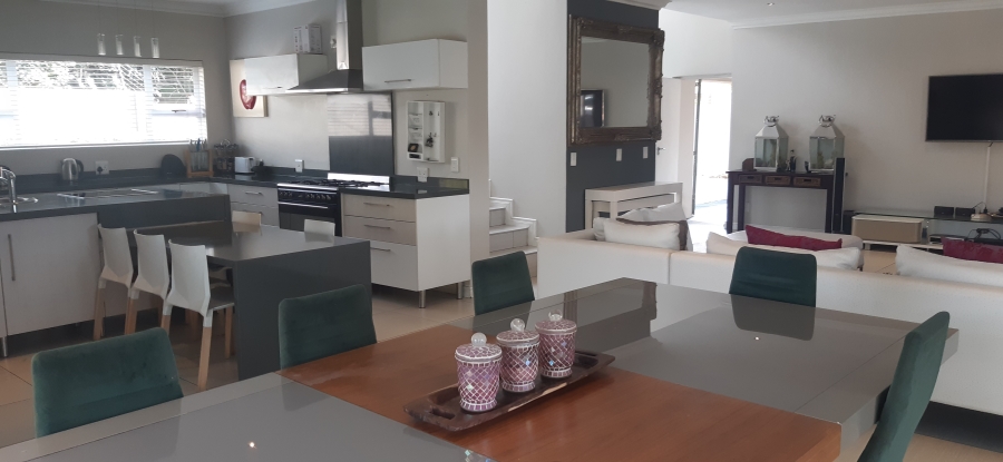 To Let 4 Bedroom Property for Rent in Ashlea Gardens Gauteng