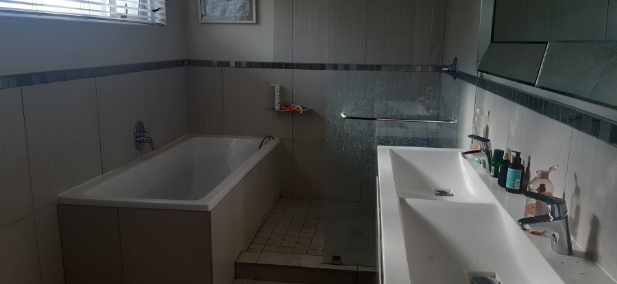 To Let 4 Bedroom Property for Rent in Ashlea Gardens Gauteng