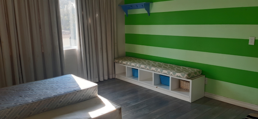 To Let 4 Bedroom Property for Rent in Ashlea Gardens Gauteng