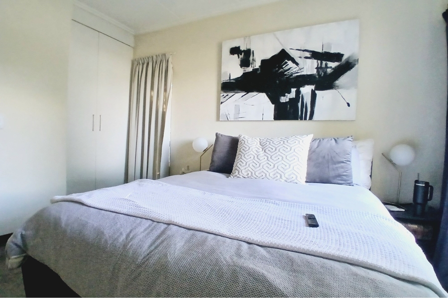 1 Bedroom Property for Sale in Bryanston Gauteng