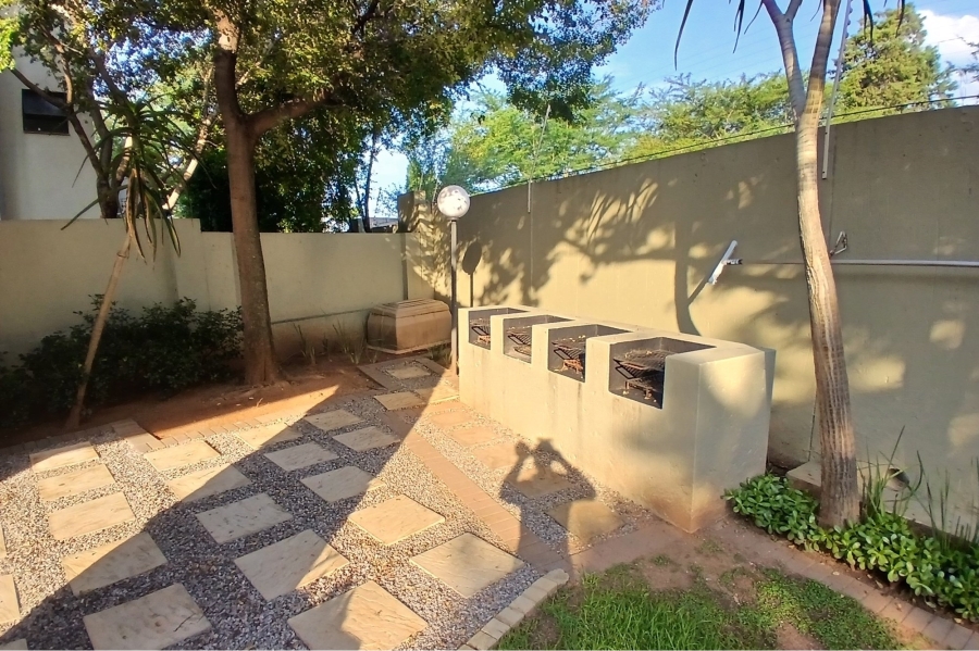 1 Bedroom Property for Sale in Bryanston Gauteng
