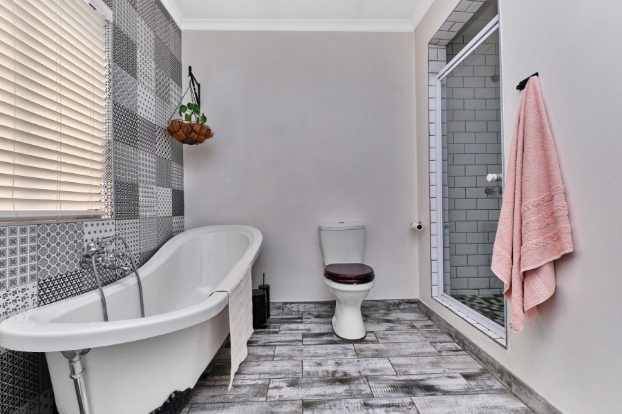 3 Bedroom Property for Sale in Barbeque Downs Gauteng