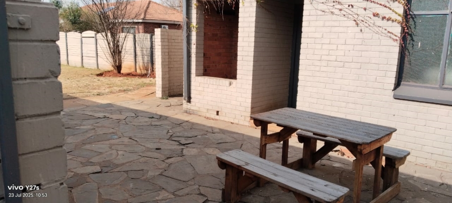 3 Bedroom Property for Sale in Daggafontein Gauteng