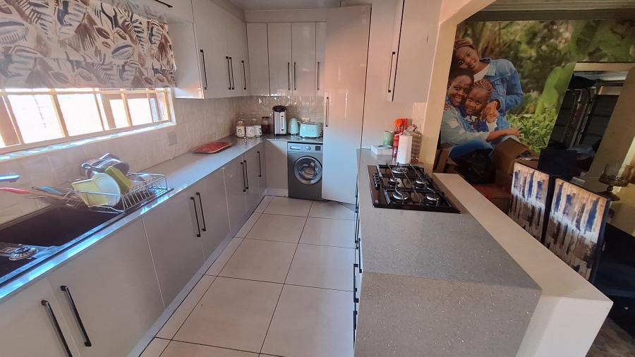 3 Bedroom Property for Sale in Garsfontein Gauteng