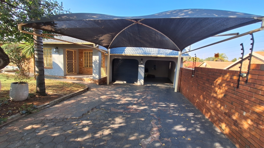3 Bedroom Property for Sale in Garsfontein Gauteng