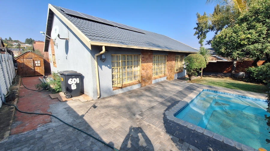 3 Bedroom Property for Sale in Garsfontein Gauteng