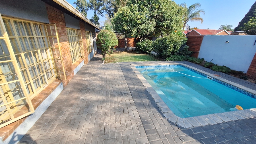 3 Bedroom Property for Sale in Garsfontein Gauteng
