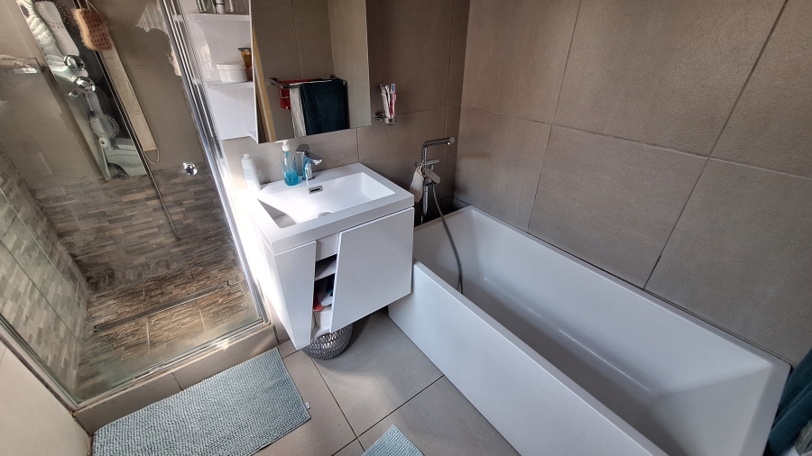 3 Bedroom Property for Sale in Garsfontein Gauteng
