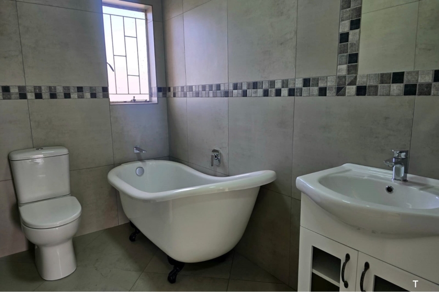 To Let 3 Bedroom Property for Rent in Aston Manor Gauteng